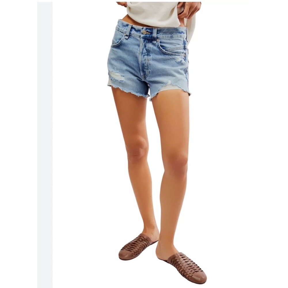 We The Free Cut Off Distressed Denim Shorts‎ by Free People size 31 2" Insem